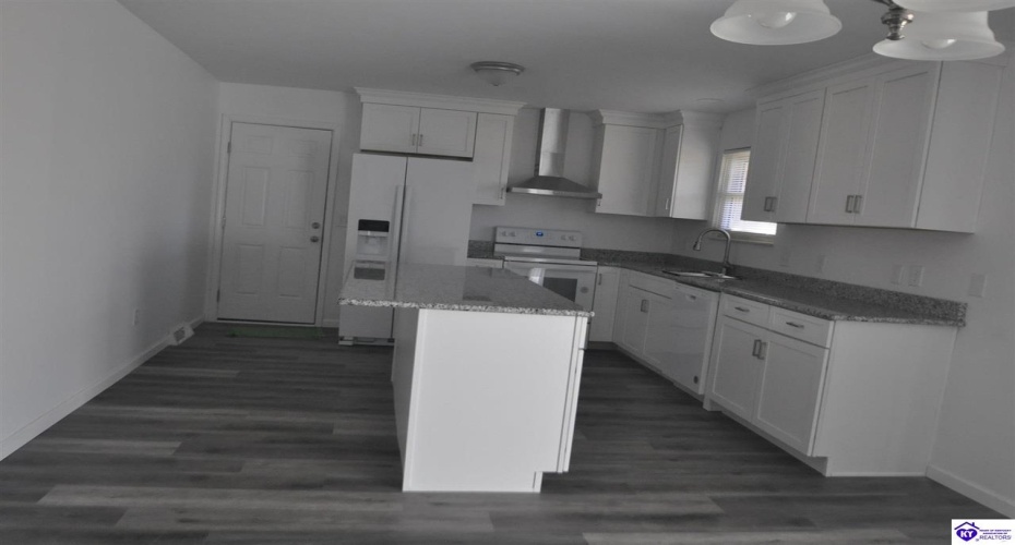 Thomas Street, Radcliff, Kentucky 40160, ,2 BathroomsBathrooms,For Sale,Thomas Street,HK24004607