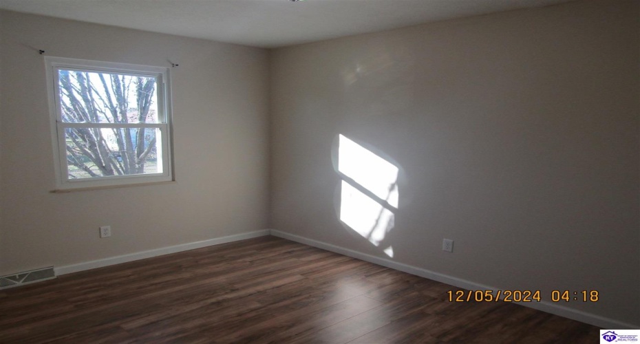 Janet Drive, Radcliff, Kentucky 40160, ,2 BathroomsBathrooms,For Sale,Janet Drive,HK24004609