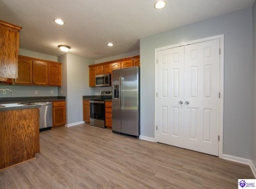 Lake Spring Court, Elizabethtown, Kentucky 42701, ,3 BathroomsBathrooms,For Sale,Lake Spring Court,HK24004610