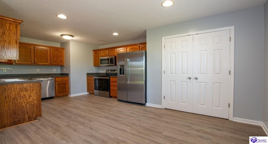 Lake Spring Court, Elizabethtown, Kentucky 42701, ,3 BathroomsBathrooms,For Sale,Lake Spring Court,HK24004610