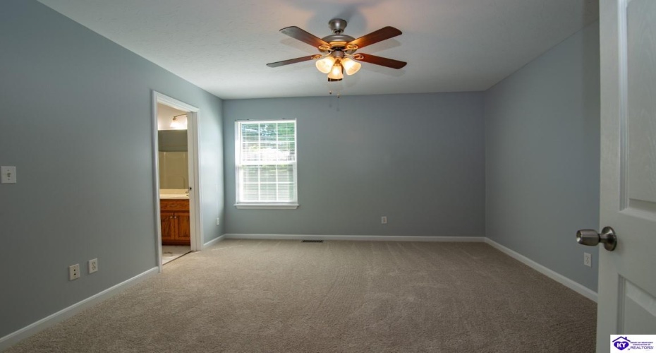 Lake Spring Court, Elizabethtown, Kentucky 42701, ,3 BathroomsBathrooms,For Sale,Lake Spring Court,HK24004610