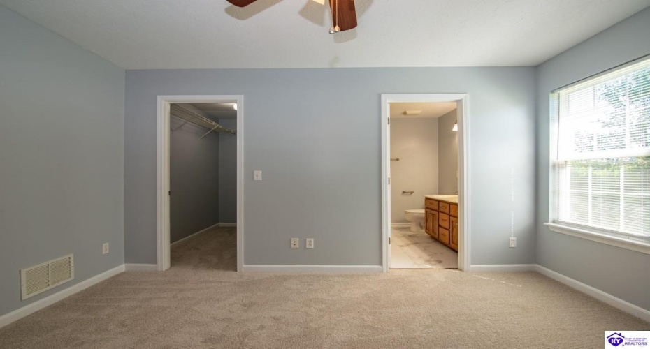 Lake Spring Court, Elizabethtown, Kentucky 42701, ,3 BathroomsBathrooms,For Sale,Lake Spring Court,HK24004610