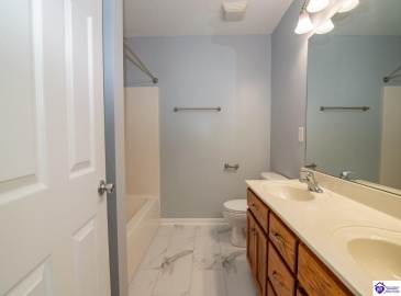 Lake Spring Court, Elizabethtown, Kentucky 42701, ,3 BathroomsBathrooms,For Sale,Lake Spring Court,HK24004610