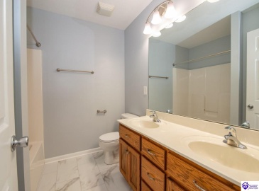 Lake Spring Court, Elizabethtown, Kentucky 42701, ,3 BathroomsBathrooms,For Sale,Lake Spring Court,HK24004610