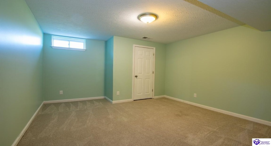 Lake Spring Court, Elizabethtown, Kentucky 42701, ,3 BathroomsBathrooms,For Sale,Lake Spring Court,HK24004610