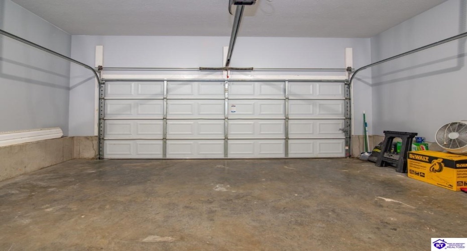 Lake Spring Court, Elizabethtown, Kentucky 42701, ,3 BathroomsBathrooms,For Sale,Lake Spring Court,HK24004610