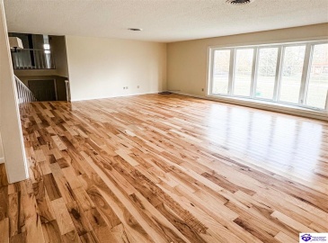 Charlemagne Boulevard, Elizabethtown, Kentucky 42701, ,3 BathroomsBathrooms,For Sale,Charlemagne Boulevard,HK24004613