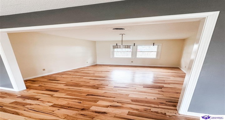 Charlemagne Boulevard, Elizabethtown, Kentucky 42701, ,3 BathroomsBathrooms,For Sale,Charlemagne Boulevard,HK24004613