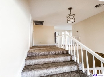 Charlemagne Boulevard, Elizabethtown, Kentucky 42701, ,3 BathroomsBathrooms,For Sale,Charlemagne Boulevard,HK24004613