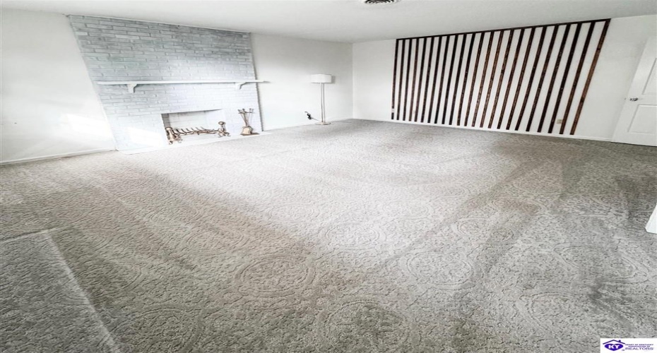 Charlemagne Boulevard, Elizabethtown, Kentucky 42701, ,3 BathroomsBathrooms,For Sale,Charlemagne Boulevard,HK24004613