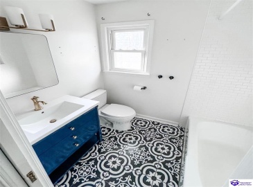 Charlemagne Boulevard, Elizabethtown, Kentucky 42701, ,3 BathroomsBathrooms,For Sale,Charlemagne Boulevard,HK24004613