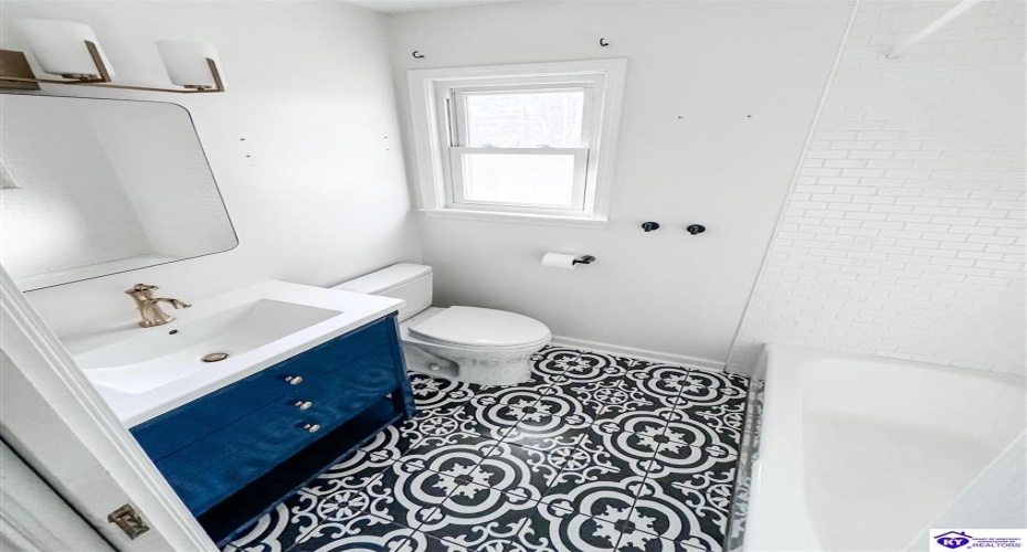 Charlemagne Boulevard, Elizabethtown, Kentucky 42701, ,3 BathroomsBathrooms,For Sale,Charlemagne Boulevard,HK24004613