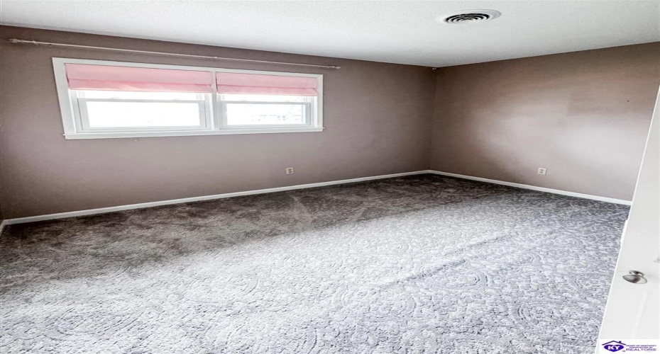 Charlemagne Boulevard, Elizabethtown, Kentucky 42701, ,3 BathroomsBathrooms,For Sale,Charlemagne Boulevard,HK24004613