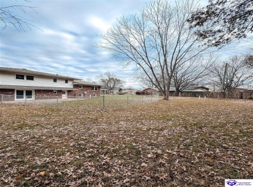 Charlemagne Boulevard, Elizabethtown, Kentucky 42701, ,3 BathroomsBathrooms,For Sale,Charlemagne Boulevard,HK24004613