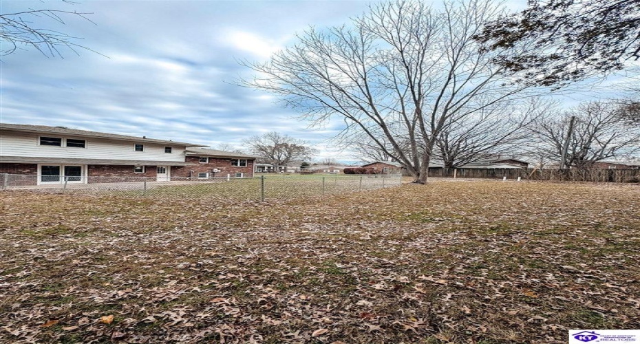 Charlemagne Boulevard, Elizabethtown, Kentucky 42701, ,3 BathroomsBathrooms,For Sale,Charlemagne Boulevard,HK24004613