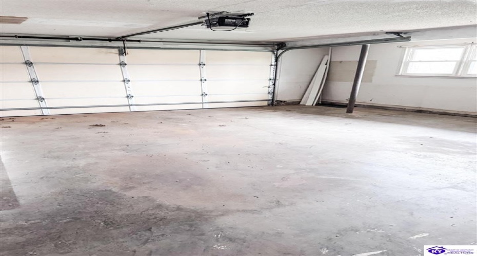 Charlemagne Boulevard, Elizabethtown, Kentucky 42701, ,3 BathroomsBathrooms,For Sale,Charlemagne Boulevard,HK24004613