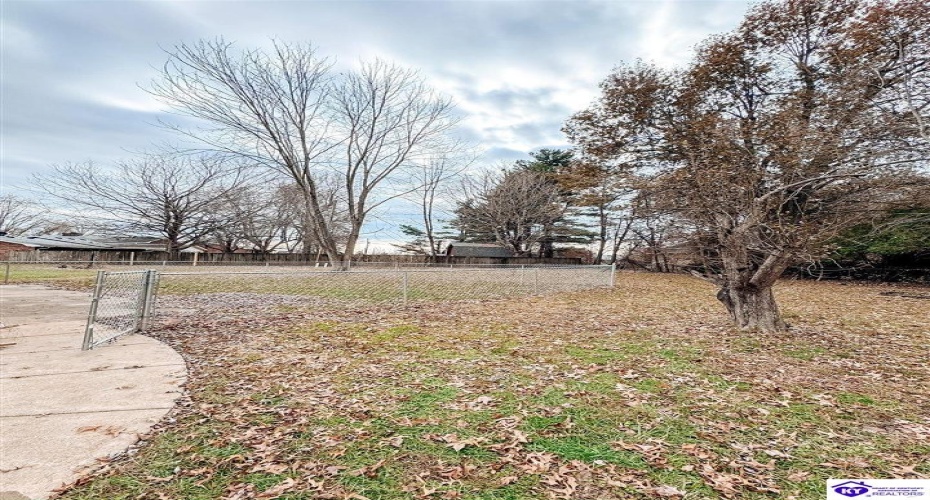 Charlemagne Boulevard, Elizabethtown, Kentucky 42701, ,3 BathroomsBathrooms,For Sale,Charlemagne Boulevard,HK24004613