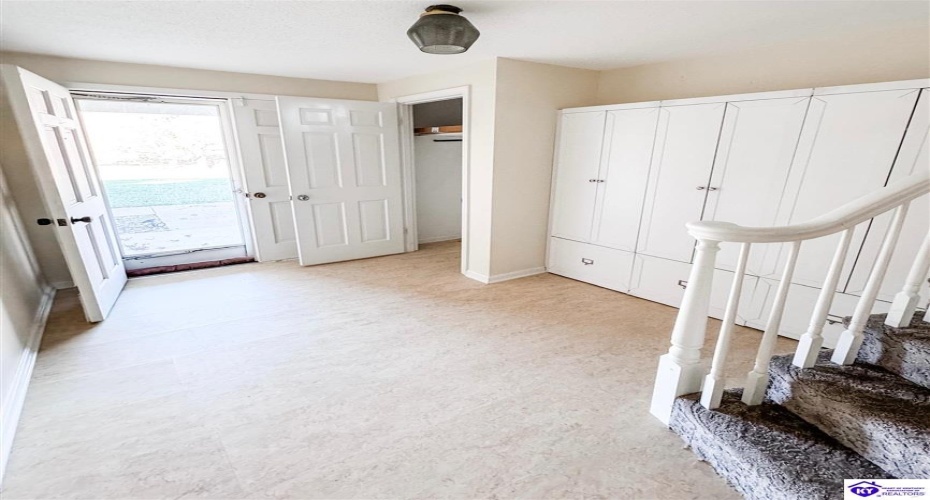 Charlemagne Boulevard, Elizabethtown, Kentucky 42701, ,3 BathroomsBathrooms,For Sale,Charlemagne Boulevard,HK24004613