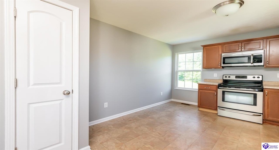 Blossom Lane, Elizabethtown, Kentucky 42701, ,2 BathroomsBathrooms,For Sale,Blossom Lane,HK24002276