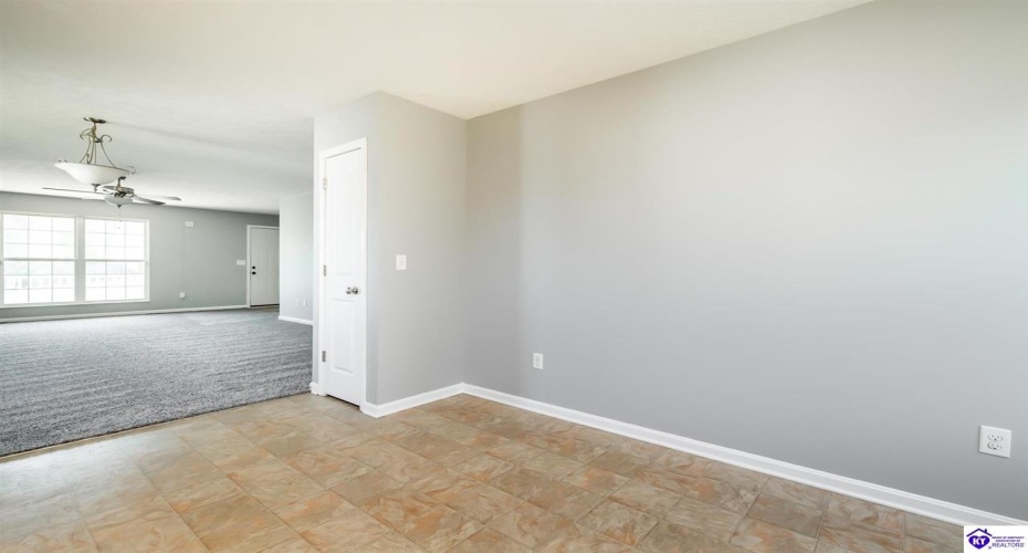 Blossom Lane, Elizabethtown, Kentucky 42701, ,2 BathroomsBathrooms,For Sale,Blossom Lane,HK24002276