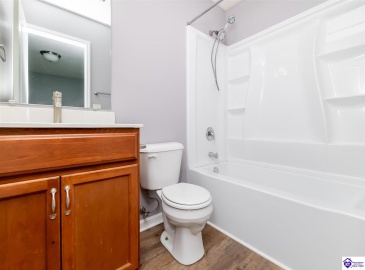 Blossom Lane, Elizabethtown, Kentucky 42701, ,2 BathroomsBathrooms,For Sale,Blossom Lane,HK24002276