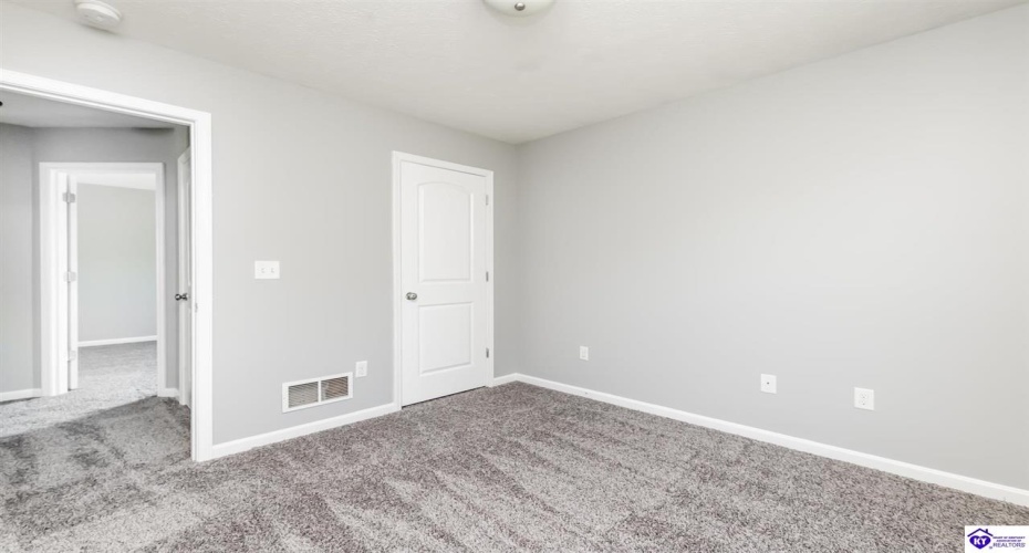 Blossom Lane, Elizabethtown, Kentucky 42701, ,2 BathroomsBathrooms,For Sale,Blossom Lane,HK24002276