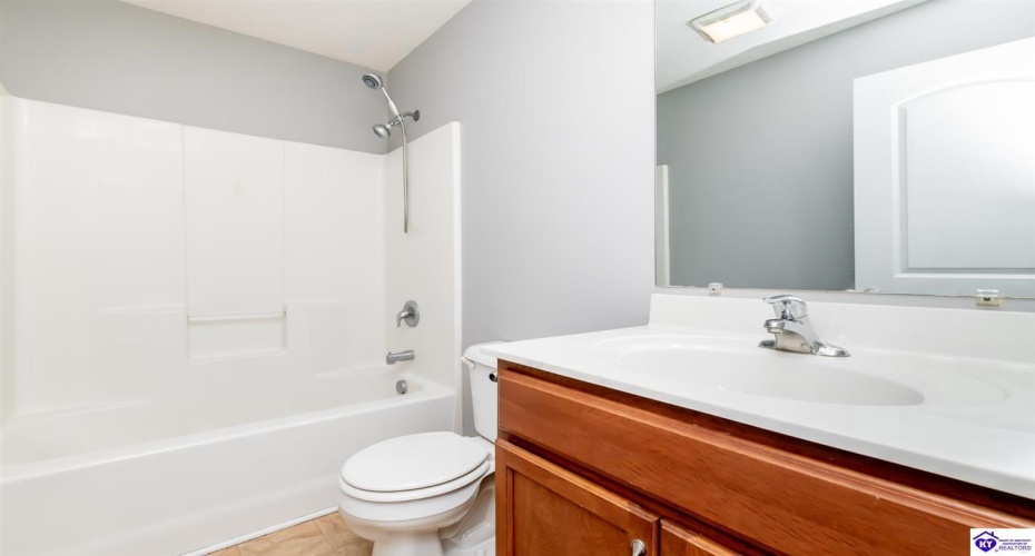 Blossom Lane, Elizabethtown, Kentucky 42701, ,2 BathroomsBathrooms,For Sale,Blossom Lane,HK24002276