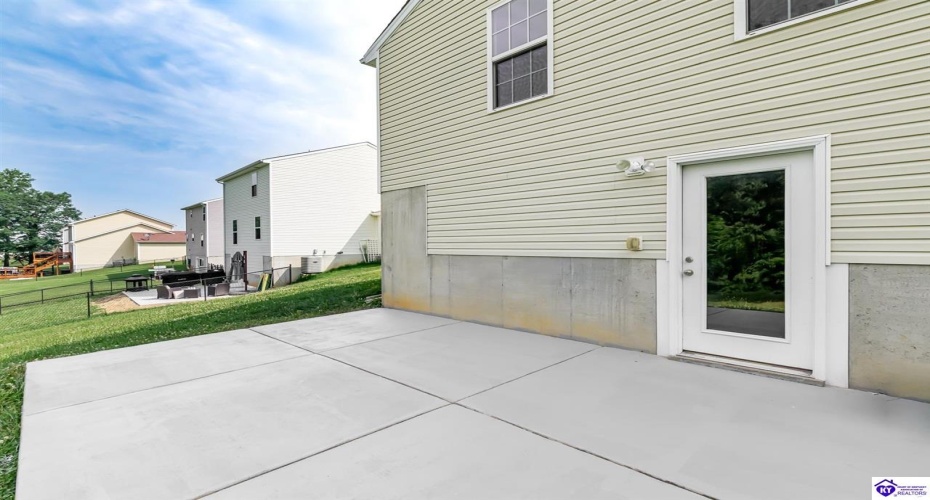 Blossom Lane, Elizabethtown, Kentucky 42701, ,2 BathroomsBathrooms,For Sale,Blossom Lane,HK24002276