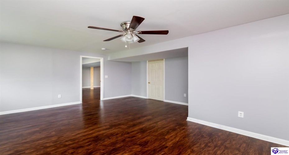 Blossom Lane, Elizabethtown, Kentucky 42701, ,2 BathroomsBathrooms,For Sale,Blossom Lane,HK24002276