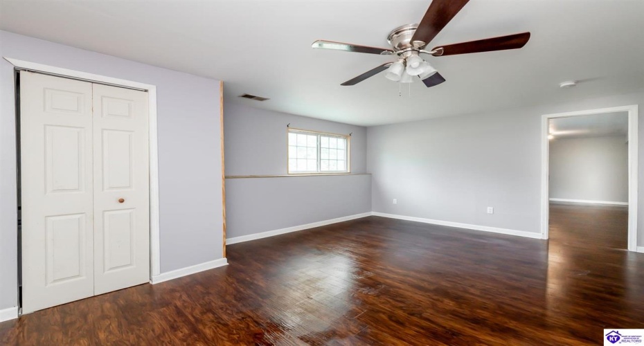 Blossom Lane, Elizabethtown, Kentucky 42701, ,2 BathroomsBathrooms,For Sale,Blossom Lane,HK24002276