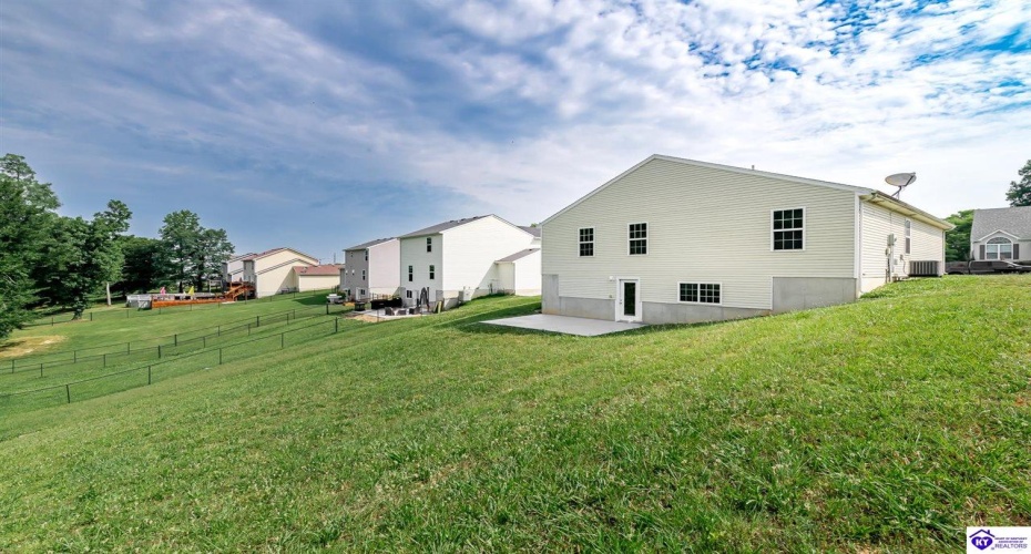 Blossom Lane, Elizabethtown, Kentucky 42701, ,2 BathroomsBathrooms,For Sale,Blossom Lane,HK24002276