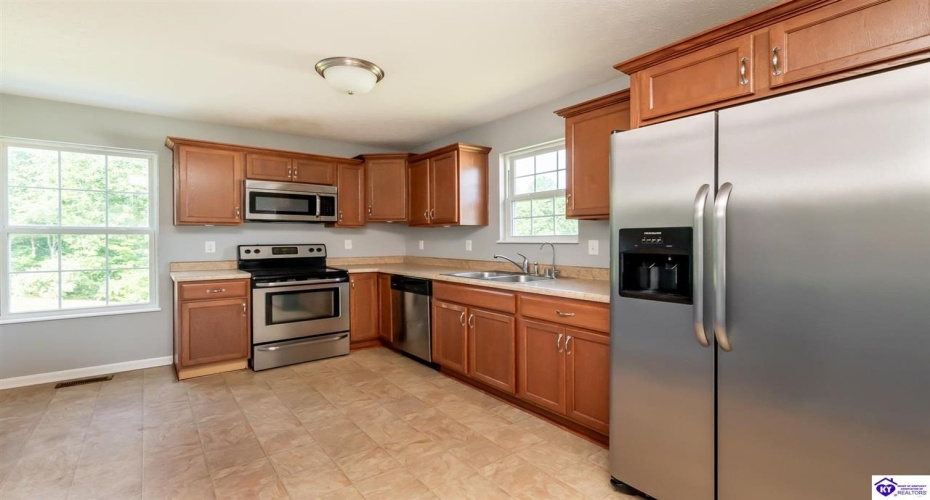 Blossom Lane, Elizabethtown, Kentucky 42701, ,2 BathroomsBathrooms,For Sale,Blossom Lane,HK24002276