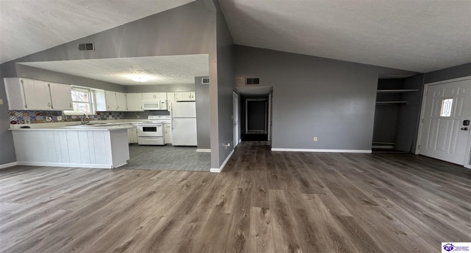 Kentucky Circle, Radcliff, Kentucky 40160, ,2 BathroomsBathrooms,For Sale,Kentucky Circle,HK24004628