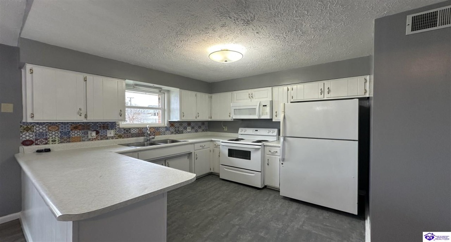 Kentucky Circle, Radcliff, Kentucky 40160, ,2 BathroomsBathrooms,For Sale,Kentucky Circle,HK24004628