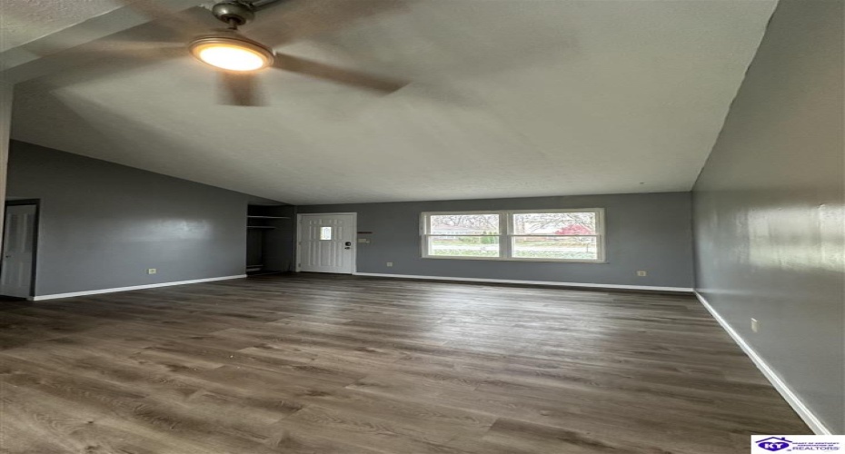 Kentucky Circle, Radcliff, Kentucky 40160, ,2 BathroomsBathrooms,For Sale,Kentucky Circle,HK24004628