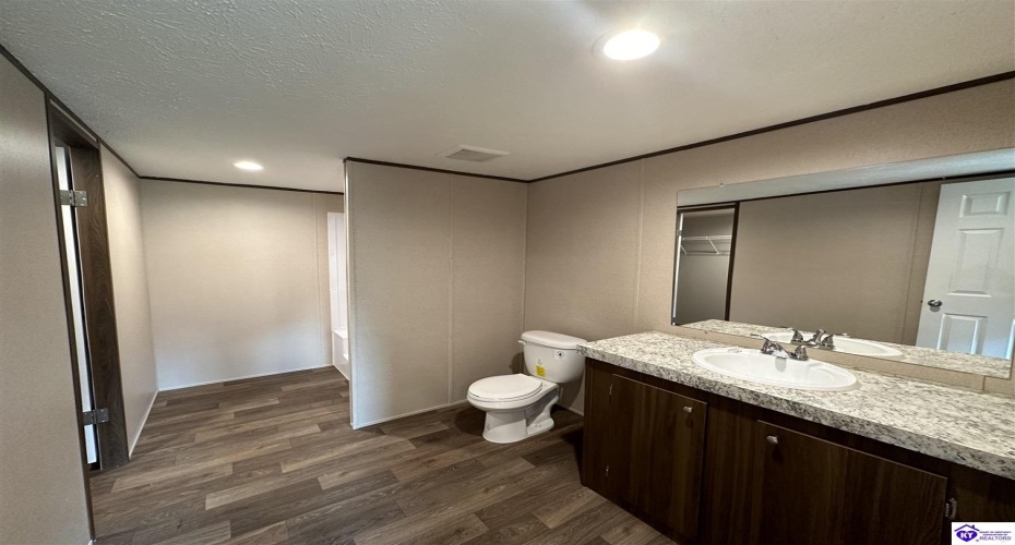 Eagles Nest Road, Ekron, Kentucky 40117, ,2 BathroomsBathrooms,For Sale,Eagles Nest Road,HK24003034