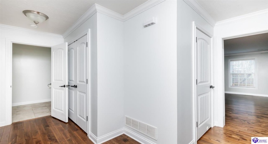 Black Ravens Court, Elizabethtown, Kentucky 42701, ,4 BathroomsBathrooms,For Sale,Black Ravens Court,HK24004630