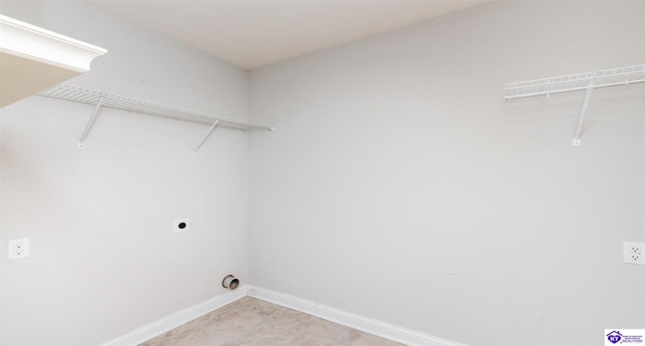 Black Ravens Court, Elizabethtown, Kentucky 42701, ,4 BathroomsBathrooms,For Sale,Black Ravens Court,HK24004630