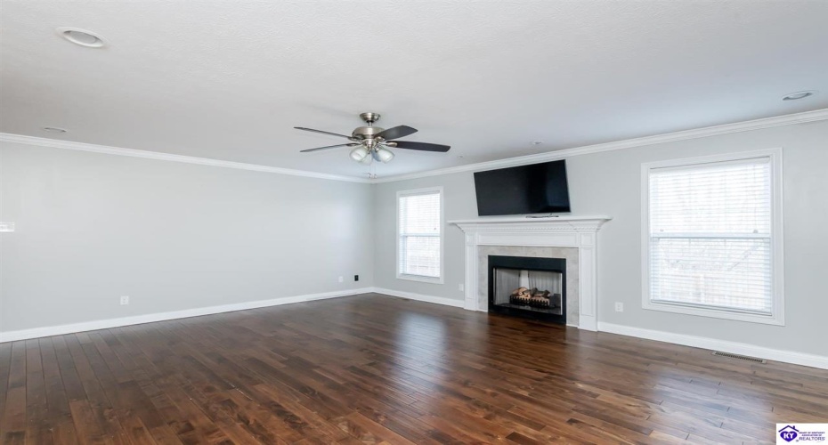 Black Ravens Court, Elizabethtown, Kentucky 42701, ,4 BathroomsBathrooms,For Sale,Black Ravens Court,HK24004630