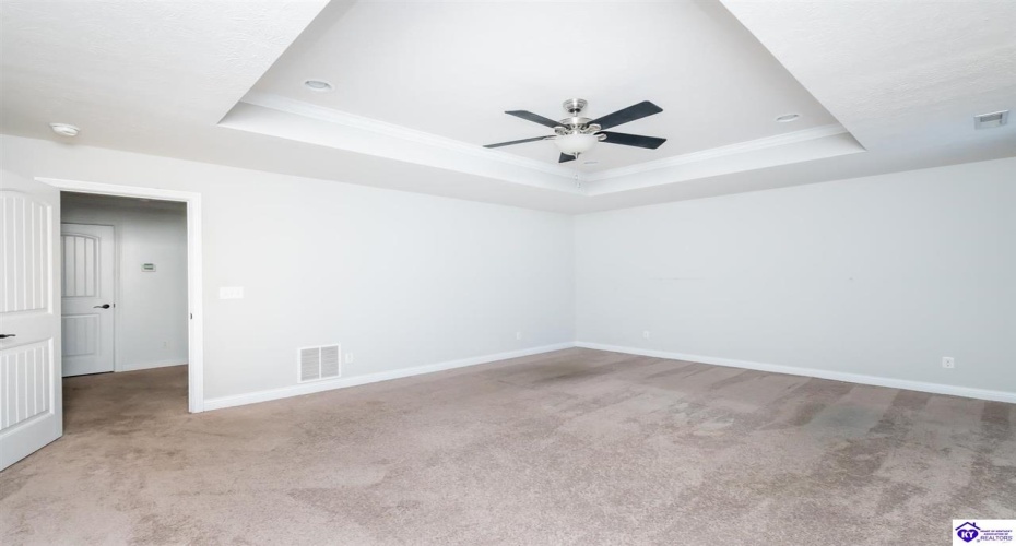 Black Ravens Court, Elizabethtown, Kentucky 42701, ,4 BathroomsBathrooms,For Sale,Black Ravens Court,HK24004630