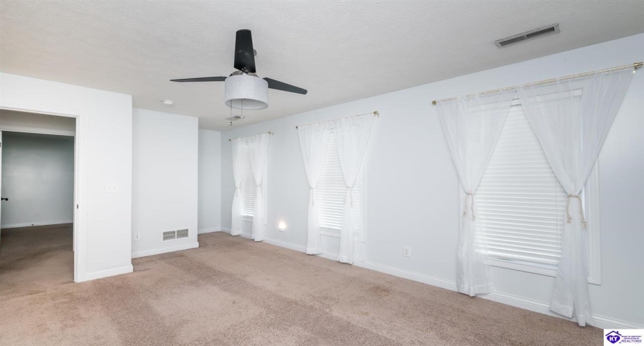 Black Ravens Court, Elizabethtown, Kentucky 42701, ,4 BathroomsBathrooms,For Sale,Black Ravens Court,HK24004630