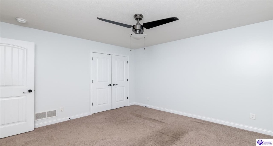 Black Ravens Court, Elizabethtown, Kentucky 42701, ,4 BathroomsBathrooms,For Sale,Black Ravens Court,HK24004630