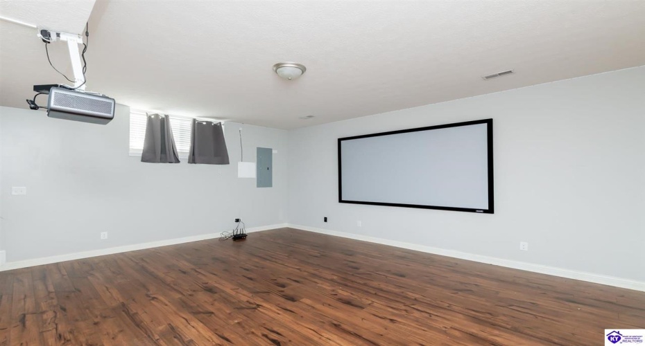 Black Ravens Court, Elizabethtown, Kentucky 42701, ,4 BathroomsBathrooms,For Sale,Black Ravens Court,HK24004630