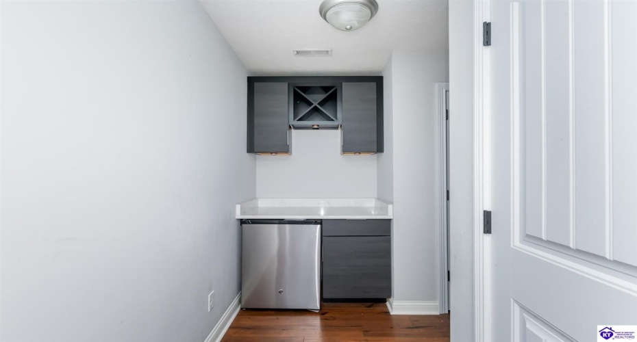 Black Ravens Court, Elizabethtown, Kentucky 42701, ,4 BathroomsBathrooms,For Sale,Black Ravens Court,HK24004630