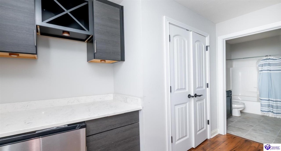 Black Ravens Court, Elizabethtown, Kentucky 42701, ,4 BathroomsBathrooms,For Sale,Black Ravens Court,HK24004630