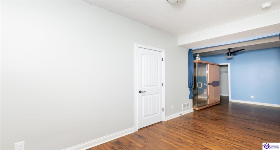 Black Ravens Court, Elizabethtown, Kentucky 42701, ,4 BathroomsBathrooms,For Sale,Black Ravens Court,HK24004630