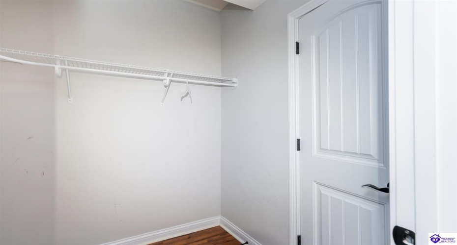 Black Ravens Court, Elizabethtown, Kentucky 42701, ,4 BathroomsBathrooms,For Sale,Black Ravens Court,HK24004630