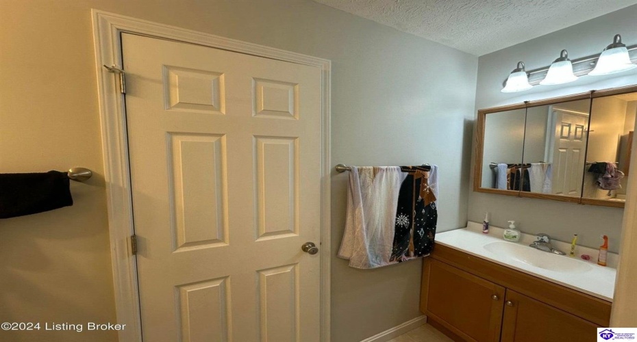 Rolling Ridge Court, Brandenburg, Kentucky 40108, ,4 BathroomsBathrooms,For Sale,Rolling Ridge Court,HK24004634