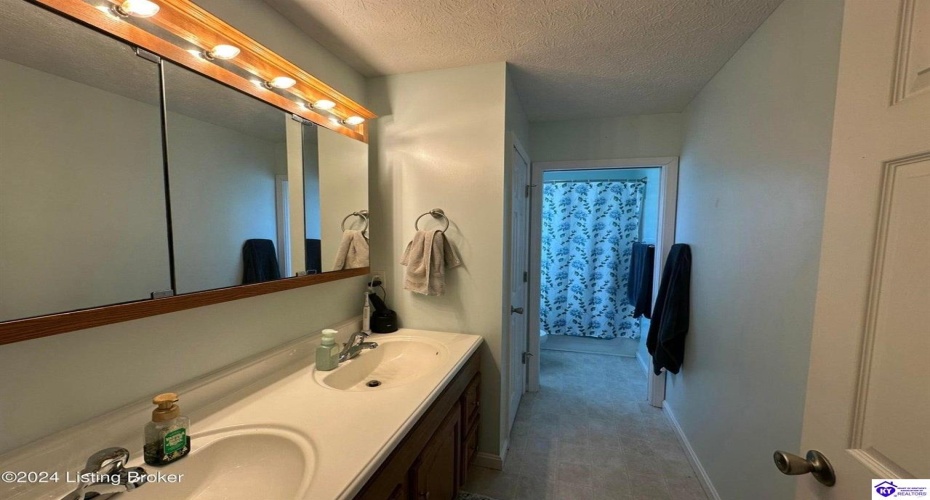 Rolling Ridge Court, Brandenburg, Kentucky 40108, ,4 BathroomsBathrooms,For Sale,Rolling Ridge Court,HK24004634