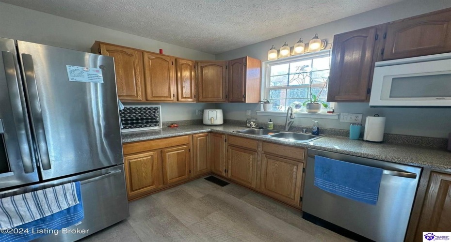 Rolling Ridge Court, Brandenburg, Kentucky 40108, ,4 BathroomsBathrooms,For Sale,Rolling Ridge Court,HK24004634